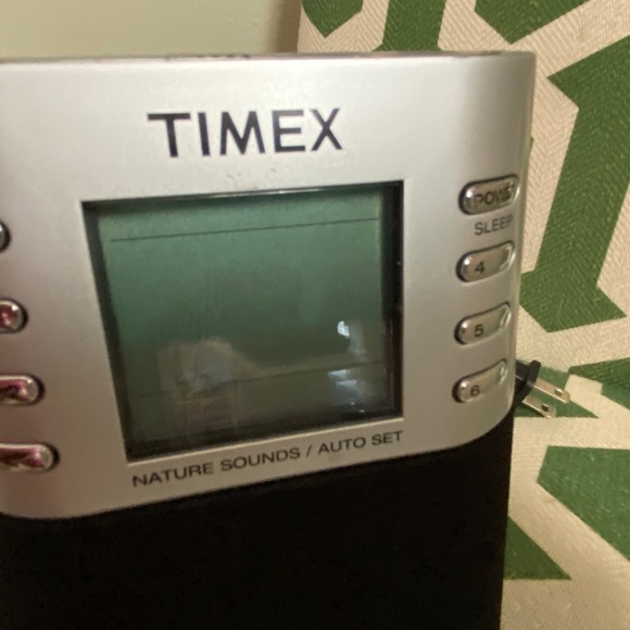 Timex alarm clock radio; am/fm; electric, battery option - Picture 4 of 8